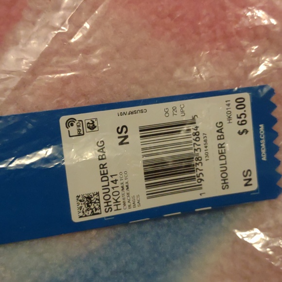 🇺🇲ADÍDAS Tie Dyed Fuzzy Shoulder Bag in Cream White/Multicolored Nice - Picture 8 of 11